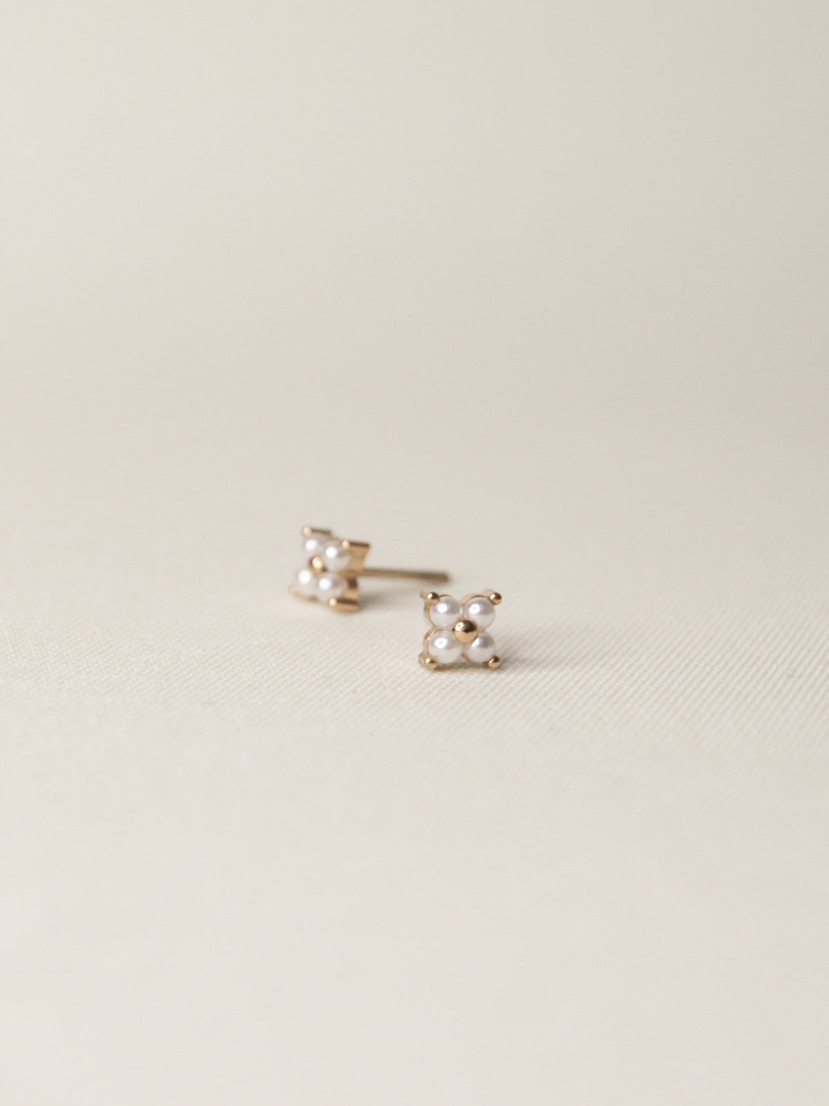 Fleur petite studs